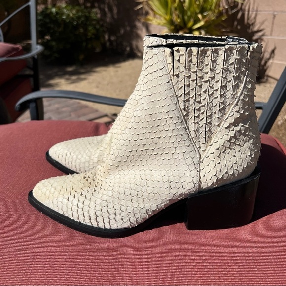 Real Snake Skin Steven by Steve Madden Chelsea booties, western chic, cream,sz 9 - Picture 7 of 17